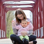photographe famille caen maman et bébé souriant pont fleury sur orne