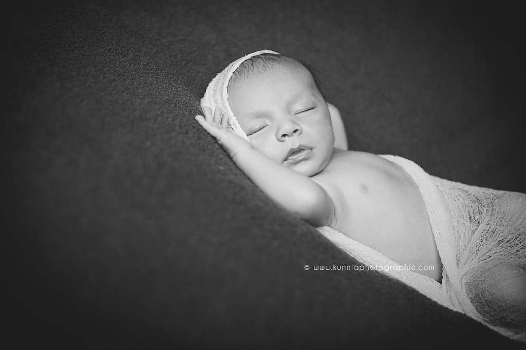 séance photo nouveau-né bébé photographe spécialiste maternité caen cherbourg