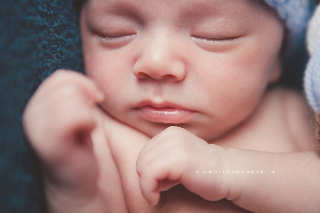 séance photo nouveau-né bébé photographe spécialiste maternité caen