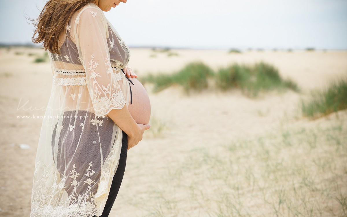 Séance Grossesse Cabourg | Femme enceinte sur la plage