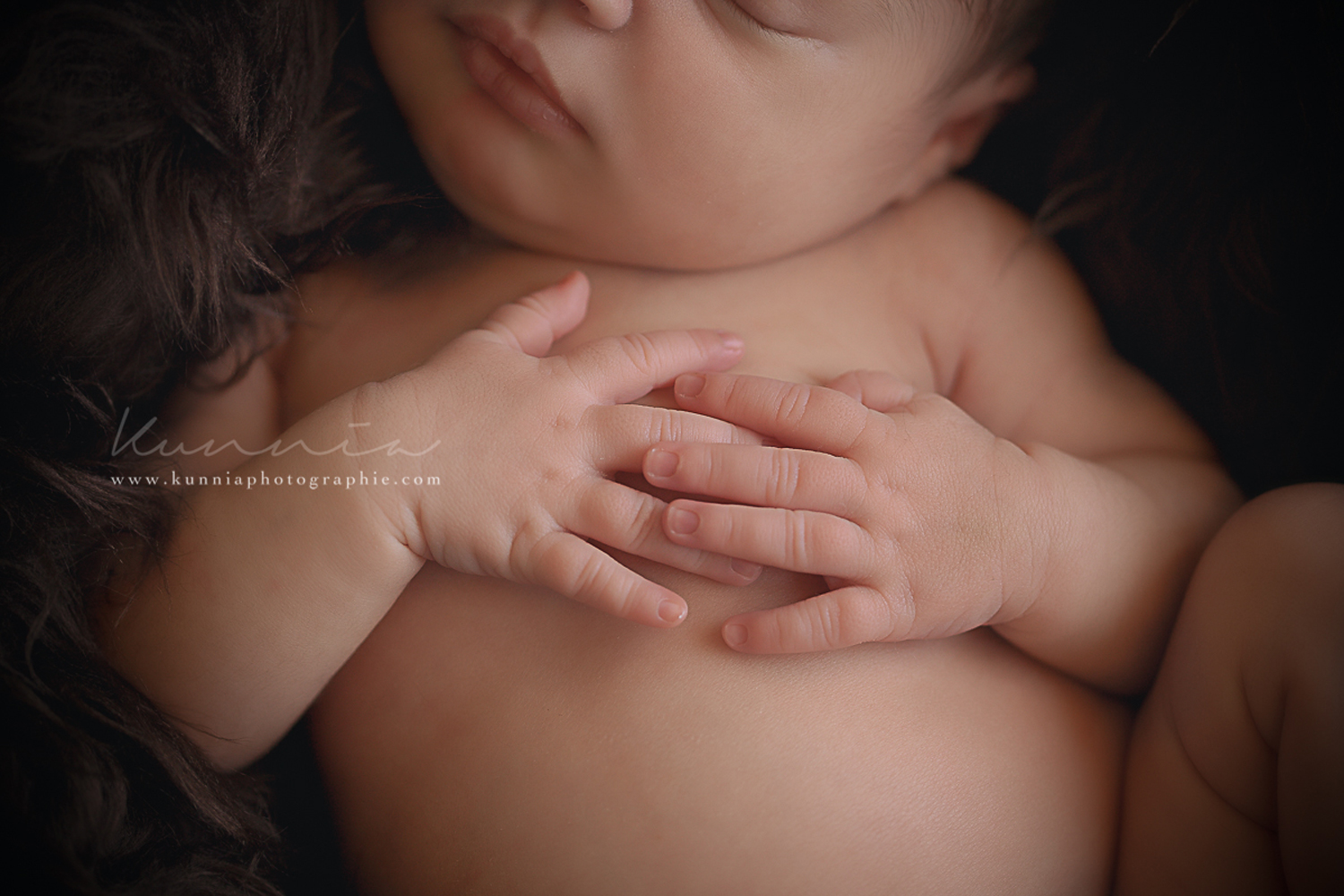 mains de bébé photographe bébé enfant flers vire